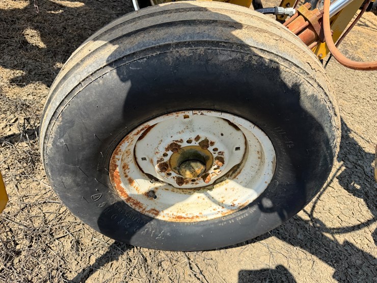 #40307-•-kbh-12-row-24"-500gal-knife-applicator-image-6