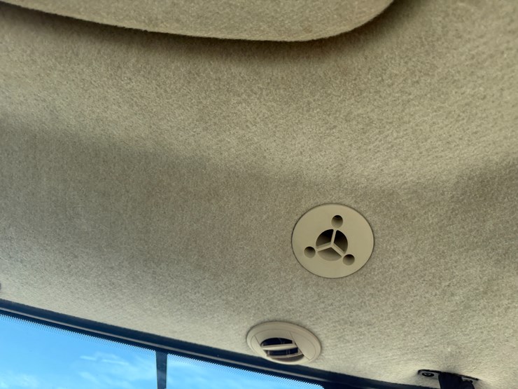 2011-john-deere-8285r-image-65