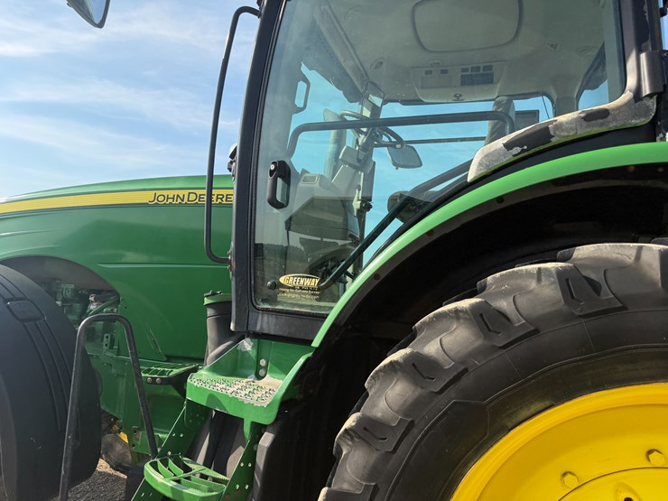 2011-john-deere-8285r-image-24