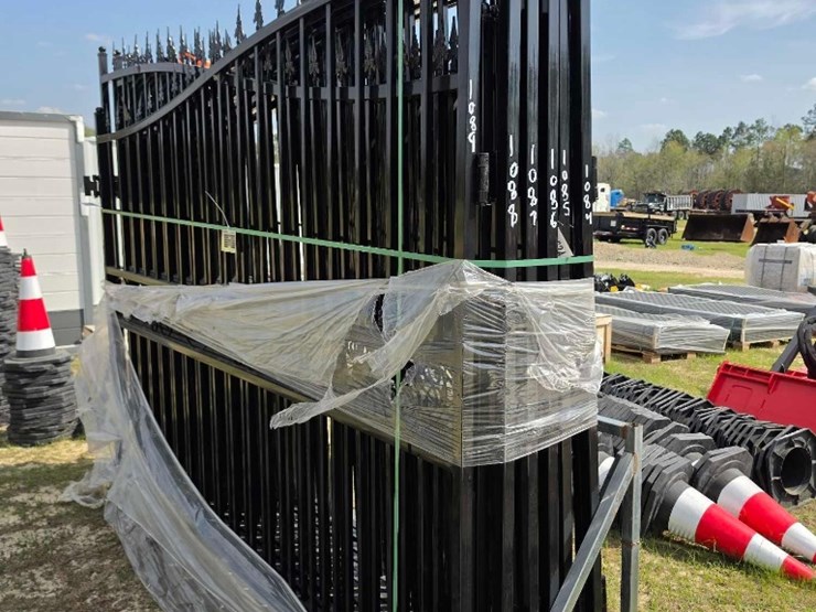 --absolute---new---double-black-iron-gates-image-1