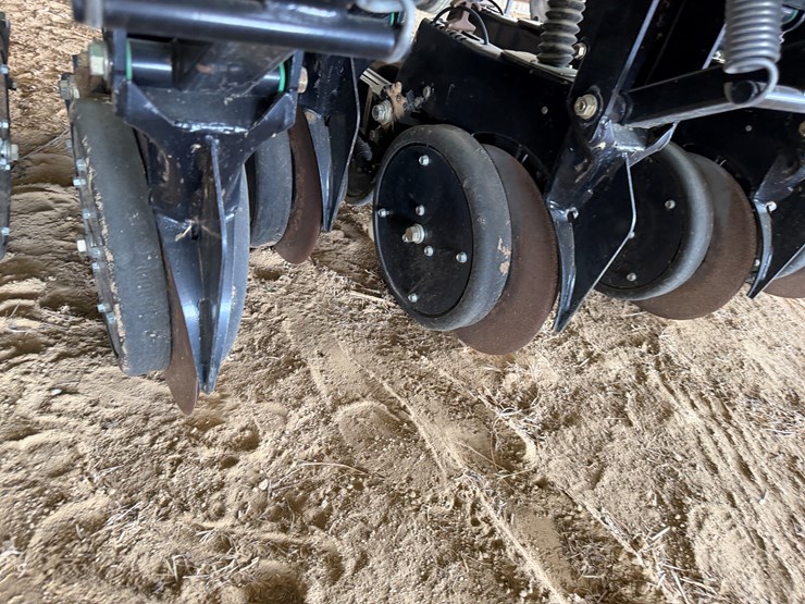#40294-•-great-plains-2520-25'-grain-drill-image-103