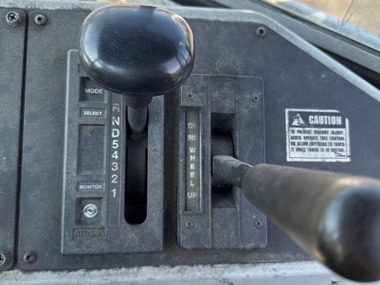 2013-kalmar-ottawa-4x2-image-6