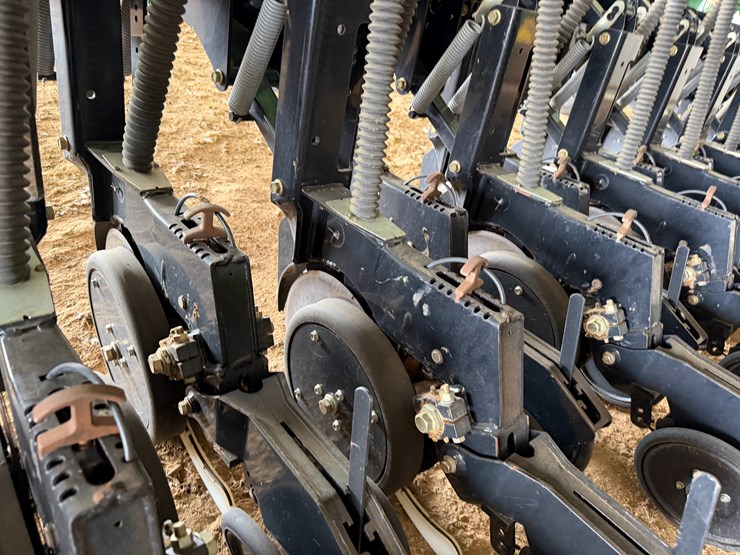 #40294-•-great-plains-2520-25'-grain-drill-image-63