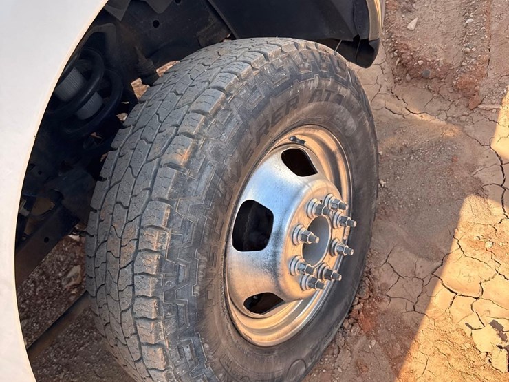 2012-dodge-ram-3500-image-29