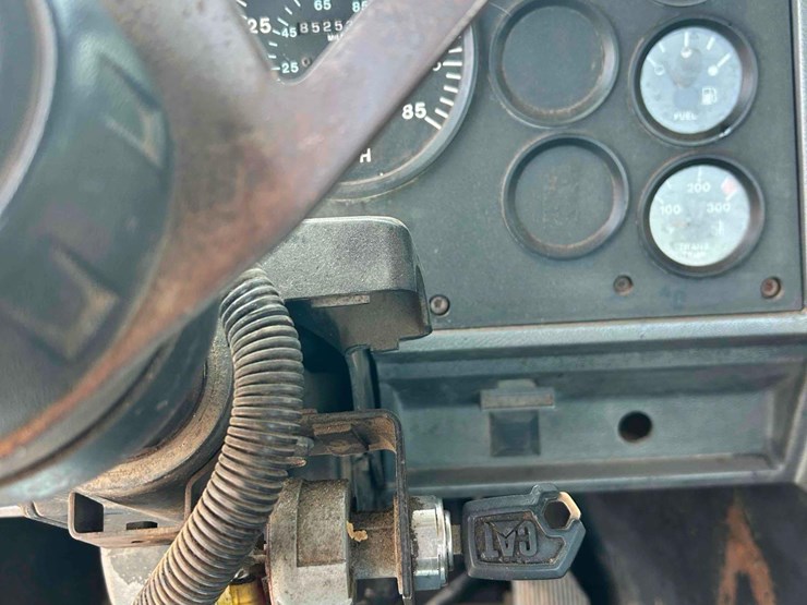 2000-mack-ch613-image-63