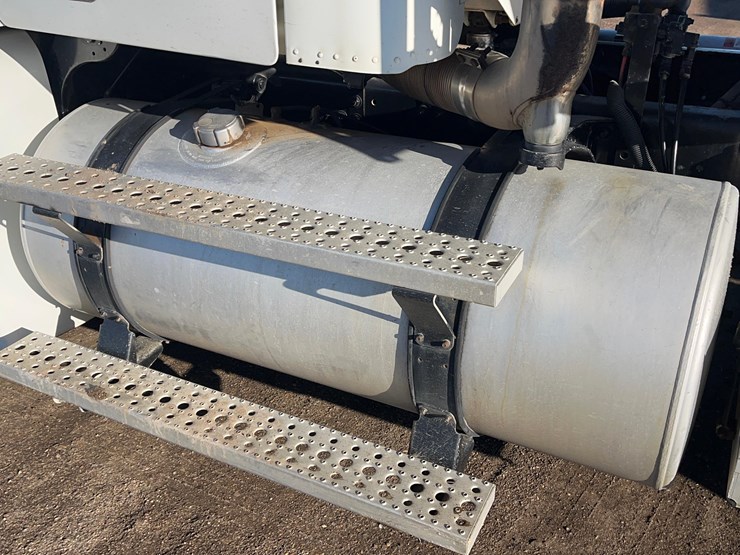 2004-caterpillar-c12-image-68