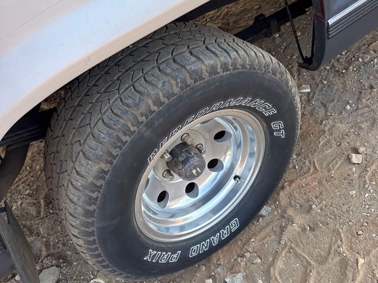 1994-cheverolt-1500-single-cab-pickup-truck-w/truck-topper-image-21