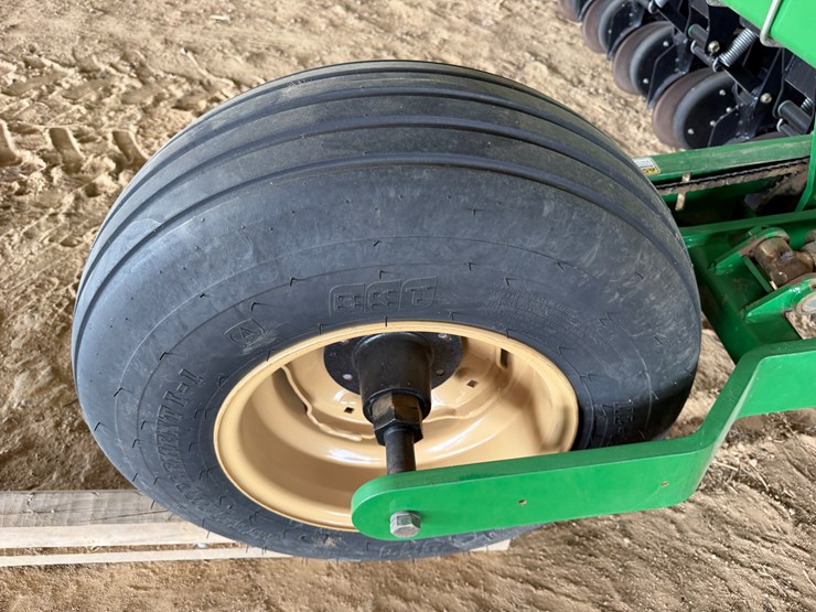 #40294-•-great-plains-2520-25'-grain-drill-image-6