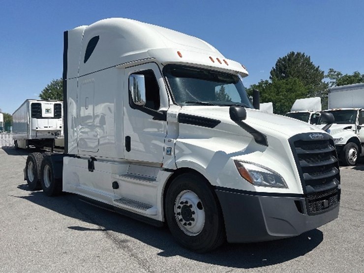 2020-freightliner-cascadia-126-image-1