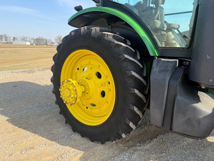 2011-john-deere-8285r-image-10