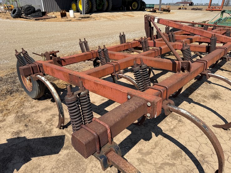 #40328-•-20'-chisel-plow-image-23