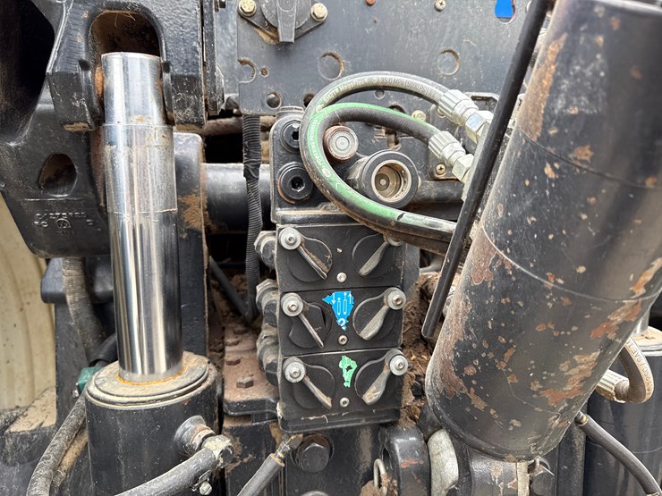 2015-new-holland-t8.410-image-7