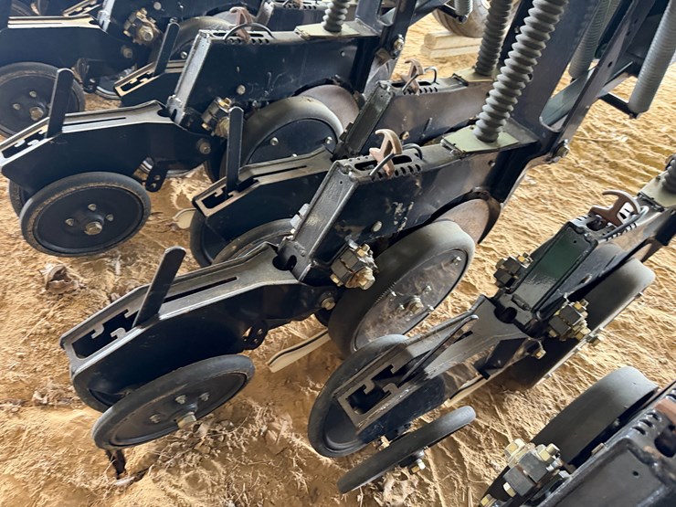 #40294-•-great-plains-2520-25'-grain-drill-image-60