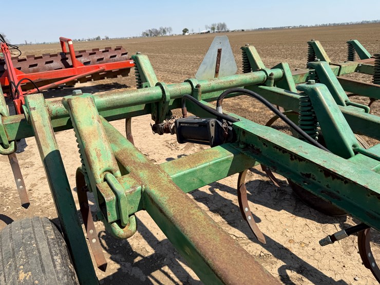 #40325-•-20'-chisel-plow-image-42