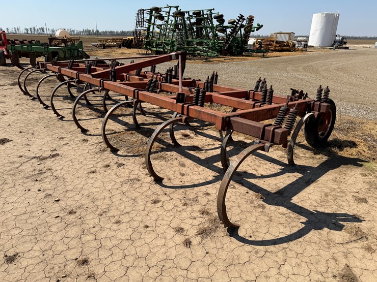 #40328-•-20'-chisel-plow-image-3