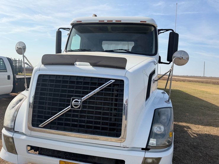 #40279-•-2007-volvo-vnl-t/a-daycab-truck-tractor-vin:-4v4nc9gg97n446542-image-33