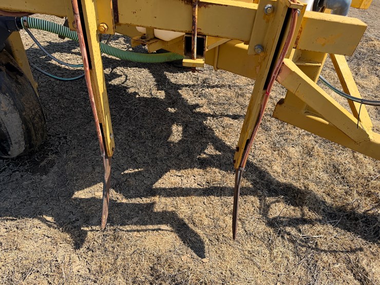 #40307-•-kbh-12-row-24"-500gal-knife-applicator-image-32