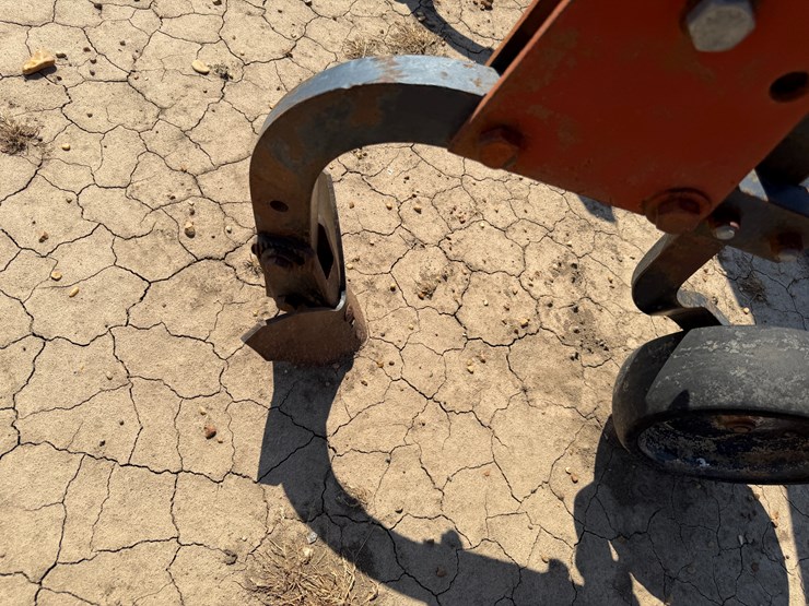 #40331-•-8-row-38"-cultivator-image-20