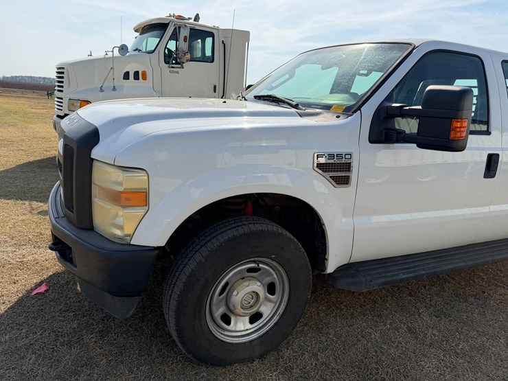 2010-ford-f350-image-25