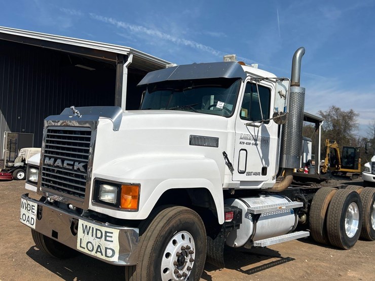 2000-mack-ch613-image-1