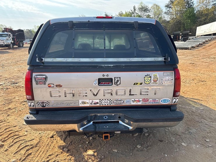 1994-cheverolt-1500-single-cab-pickup-truck-w/truck-topper-image-4