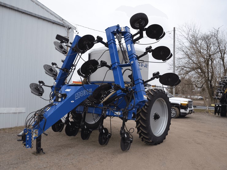 blu-jet-unverferth-4015-liquid-applicator-image-2