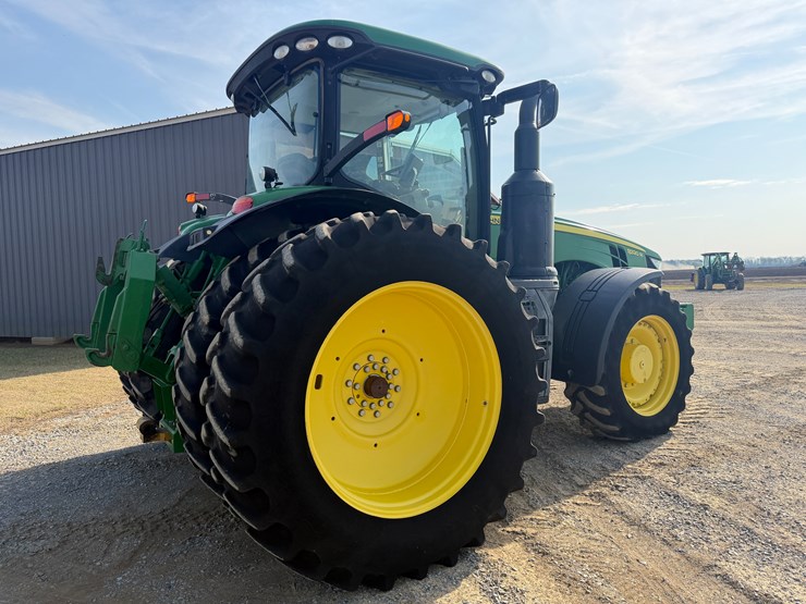 2017-john-deere-8320r-image-3