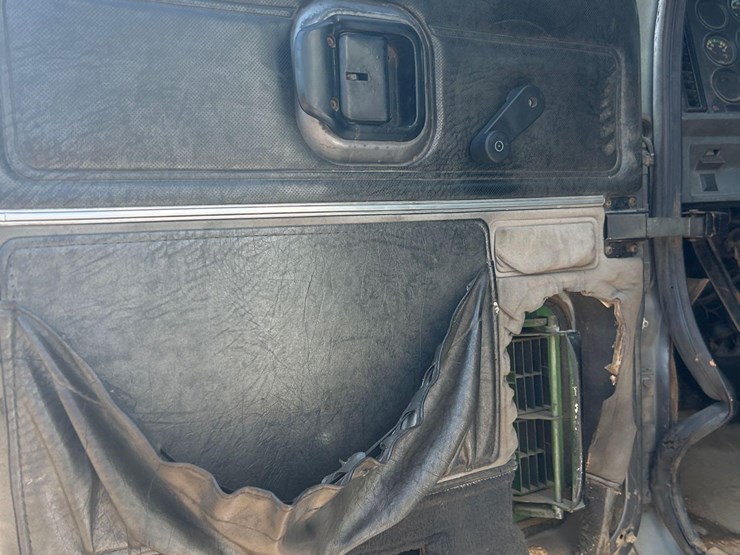 2000-mack-ch613-image-44