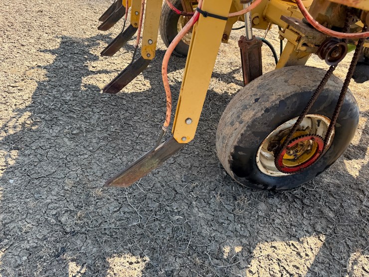 #40307-•-kbh-12-row-24"-500gal-knife-applicator-image-10