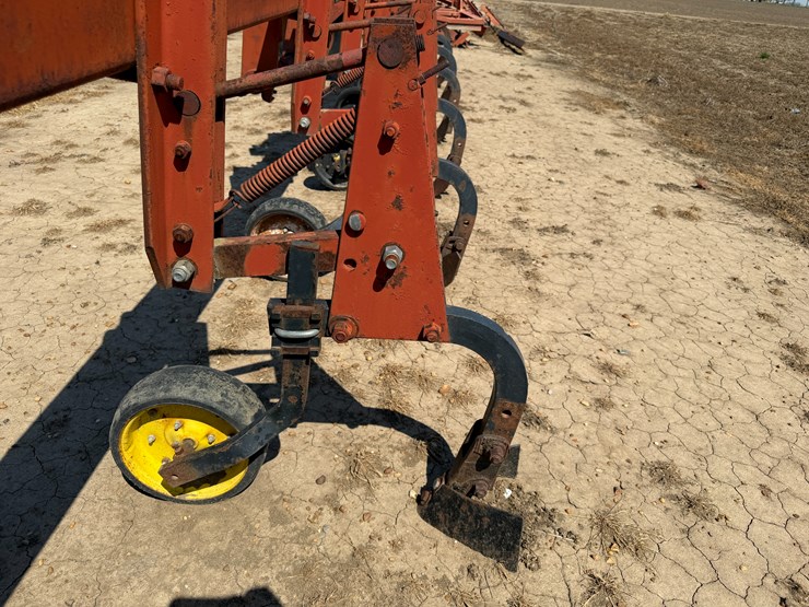 #40331-•-8-row-38"-cultivator-image-29