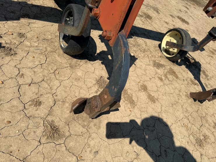 #40331-•-8-row-38"-cultivator-image-13