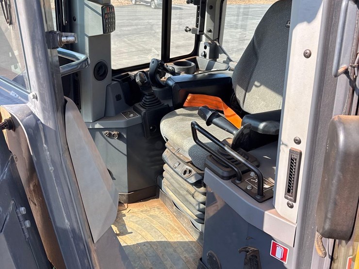 2021-deere-850l-wlt-image-24