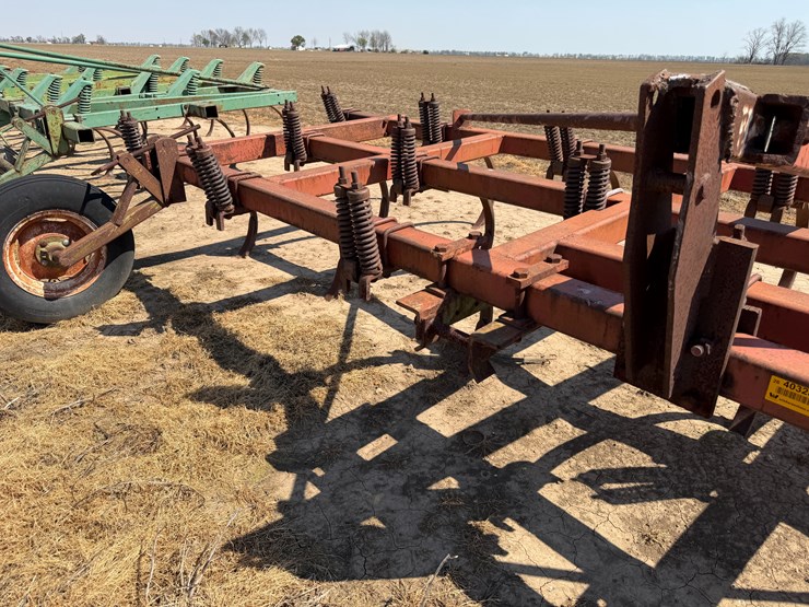 #40328-•-20'-chisel-plow-image-31