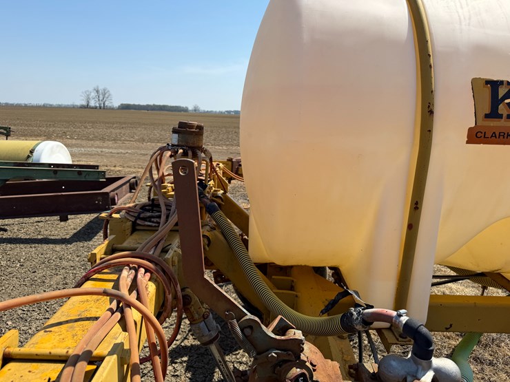 #40307-•-kbh-12-row-24"-500gal-knife-applicator-image-37