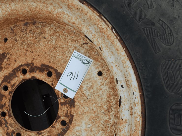 kuhn-spreader-tire-image-4