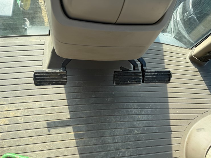 2017-john-deere-8320r-image-60