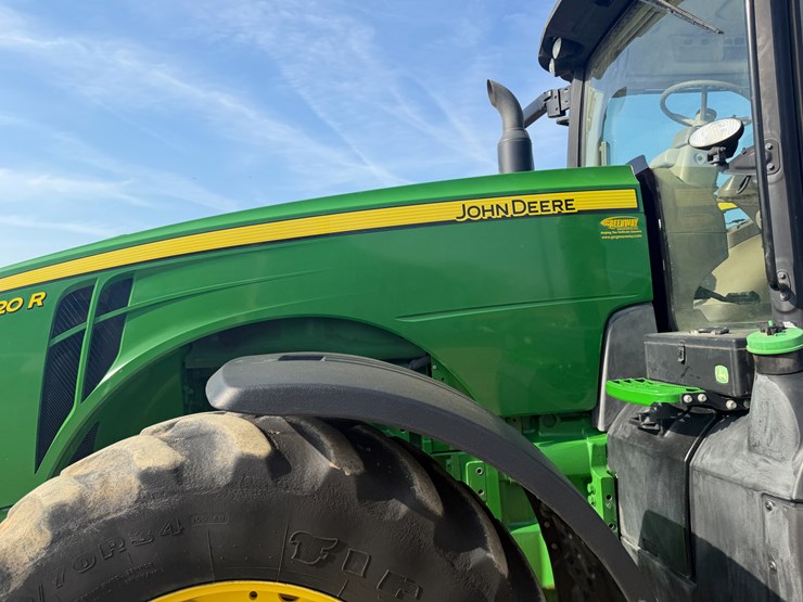 2017-john-deere-8320r-image-28