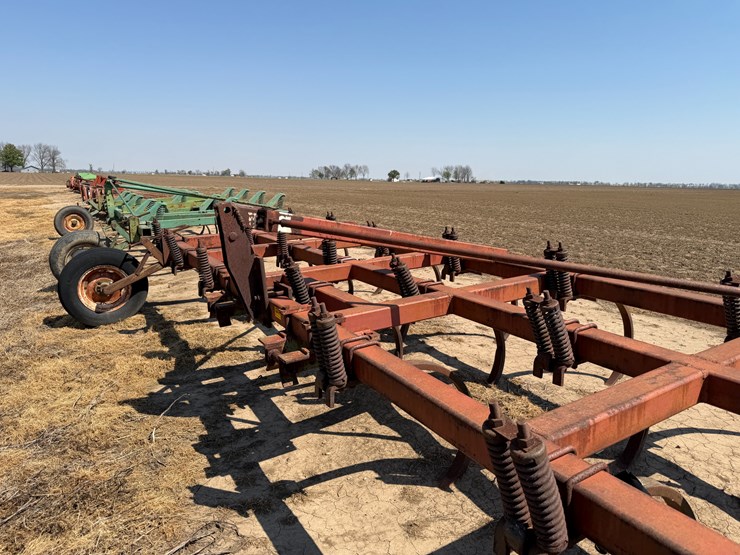 #40328-•-20'-chisel-plow-image-28