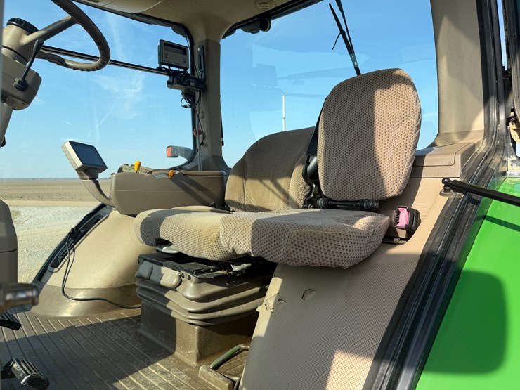 2011-john-deere-8285r-image-56