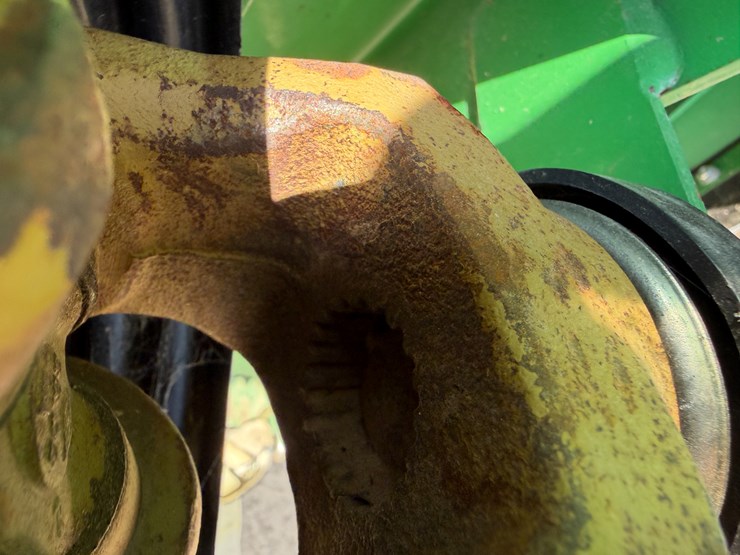 2014-john-deere-30-image-18