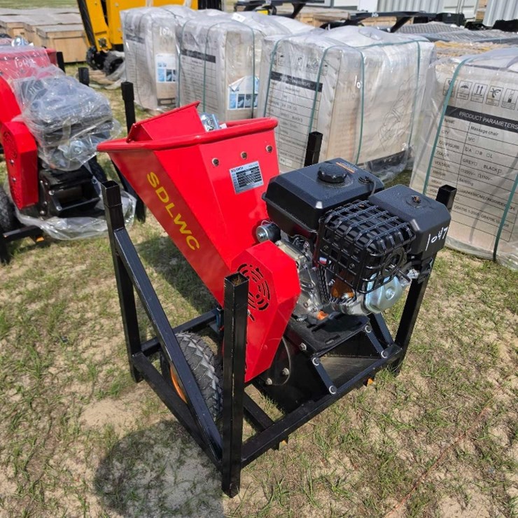 - ABSOLUTE - NEW - WOOD CHIPPER