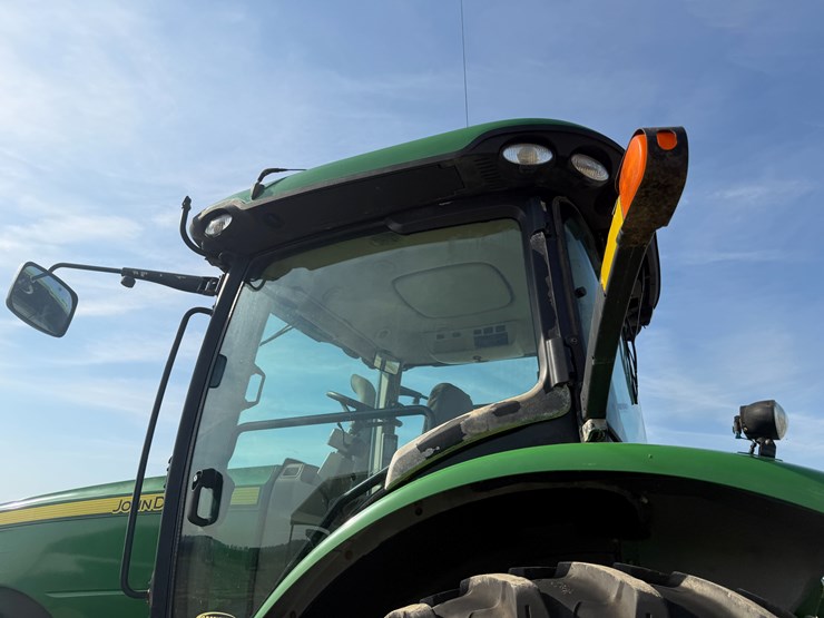 2011-john-deere-8285r-image-23