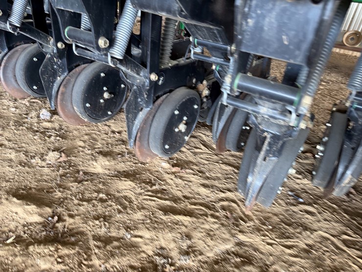 #40294-•-great-plains-2520-25'-grain-drill-image-115
