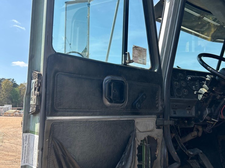 2000-mack-ch613-image-45