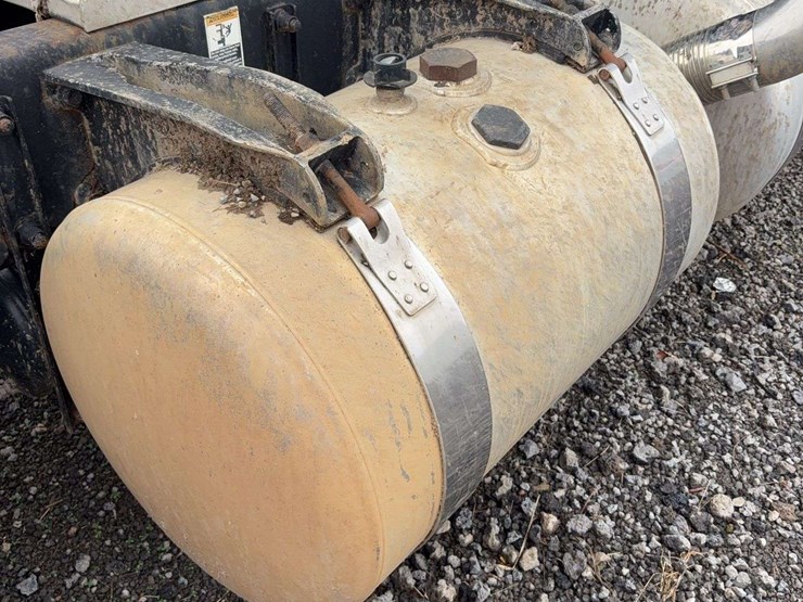 2005-peterbilt-378-image-31