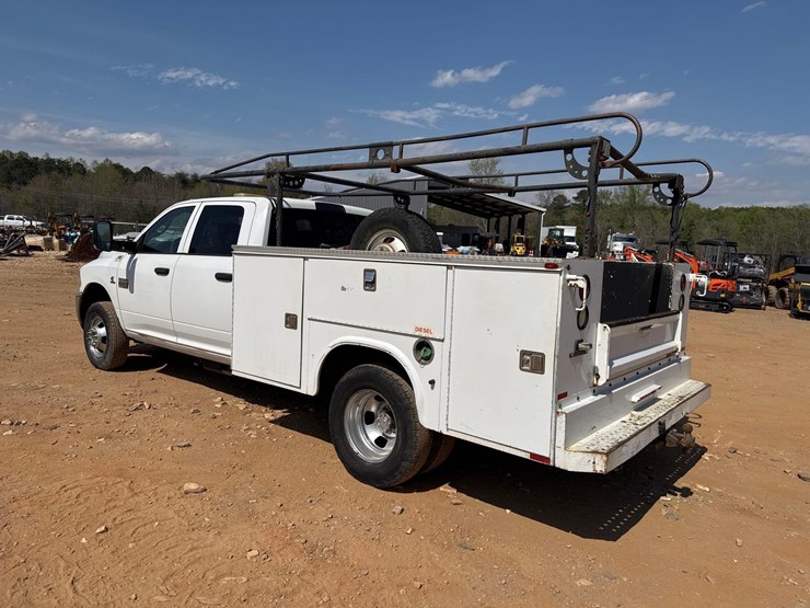 2012-dodge-ram-3500-image-3