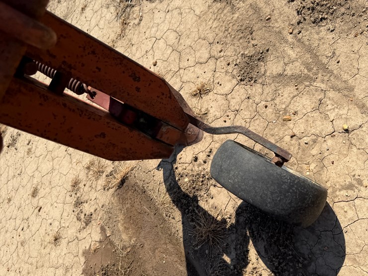 #40331-•-8-row-38"-cultivator-image-34