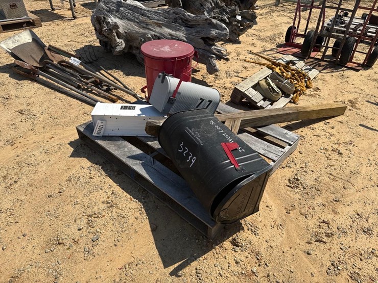 5239---2-mail-boxes-&-trash-cans-image-2