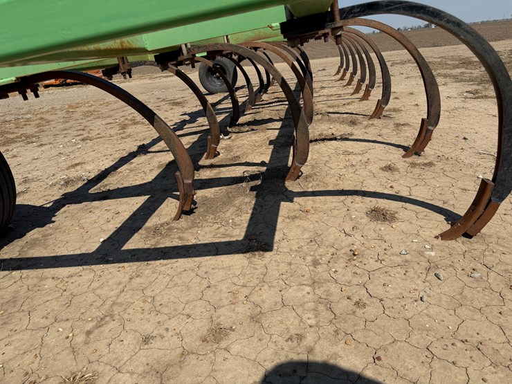 #40333-•-bigham-brothers-23'-chisel-plow-image-24