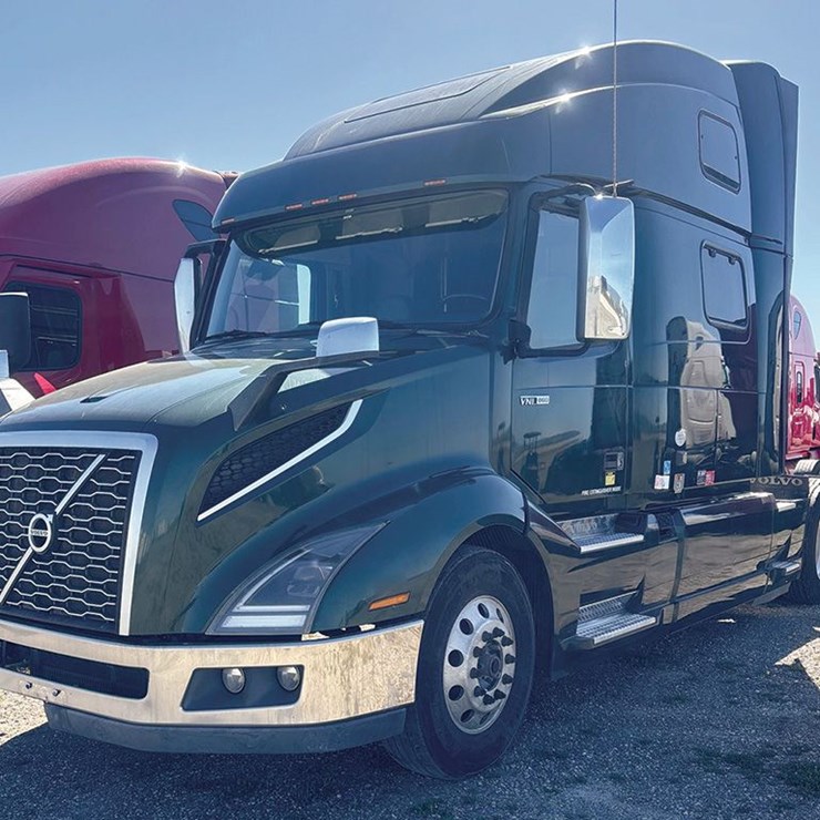2019 VOLVO VNL860